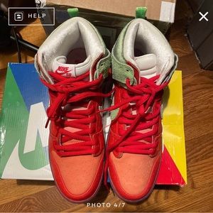 Nike SB strawberry cough